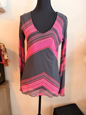 Weston Wear Pink & green Charcoal mesh chevron Striped V-Neck top